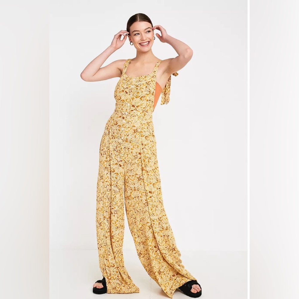 NWT Free People Sugar Sands Floral Jumpsuit ⭐️⭐️⭐️⭐️⭐️